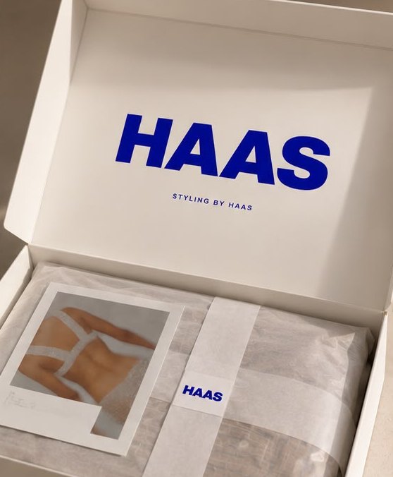 Geopende HAAS-doos met lookkaart en tissue met buikband